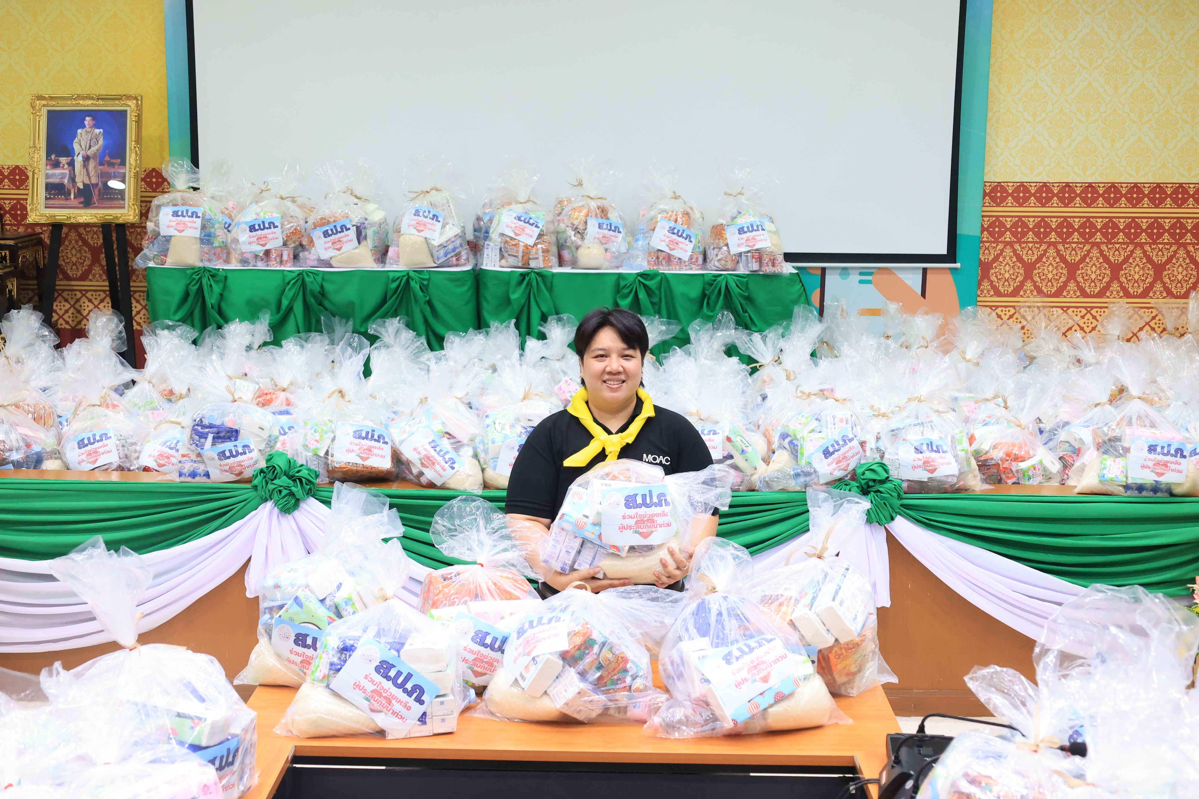 title - ส.ป.ก. ระดมจิตอาสาเตรียมถุงยังชีพ ส่งต่อความห่วงใยจาก รมช.เกษตรฯ ถึงมือผู้ประสบอุทกภัย